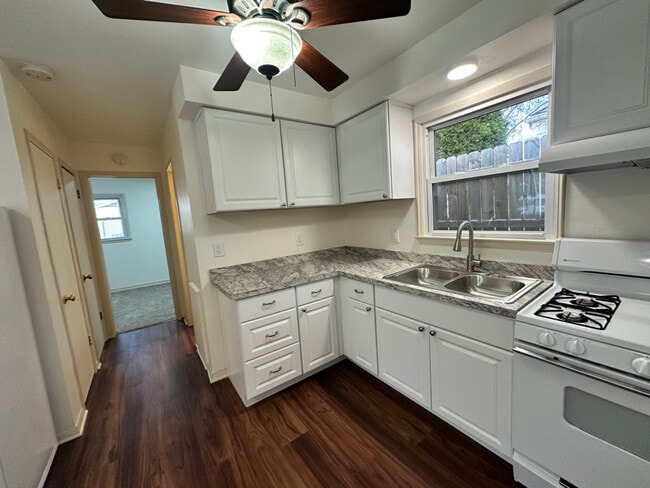221 S Rosemary Ave