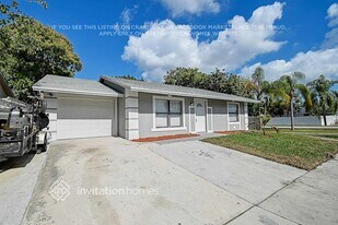 5825 Ithaca Cir W in Greenacres, FL - Building Photo