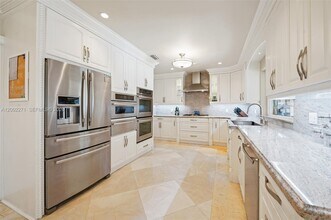 10740 SW 74th Ct in Miami, FL - Building Photo - Building Photo