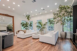 22 E Elm St in Chicago, IL - Building Photo - Building Photo