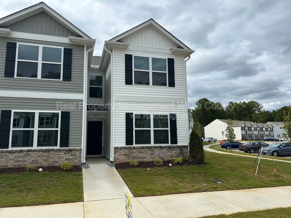 8539 Beckett Chase Wy in Raleigh, NC - Building Photo