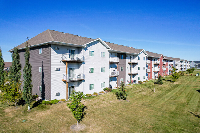 Cascades Apartments in Fargo, ND - Foto de edificio - Building Photo