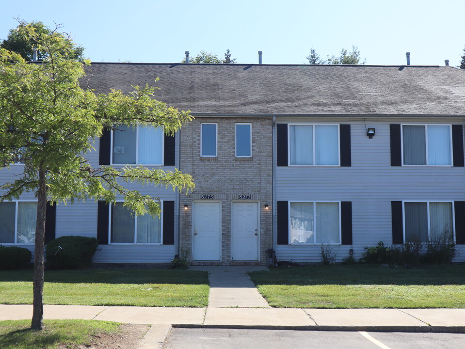 Kearsley Creek Townhomes in Davison, MI - Building Photo