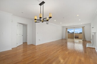 1246 Armacost Ave, Unit #301 in Los Angeles, CA - Building Photo - Building Photo