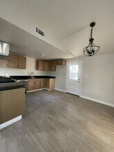 4823 W Myrtle Ave in Visalia, CA - Building Photo - Building Photo