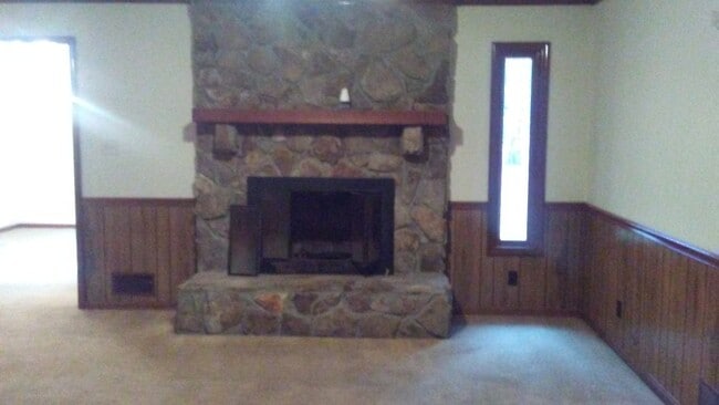 2530 W McIntosh Rd in Griffin, GA - Building Photo - Building Photo