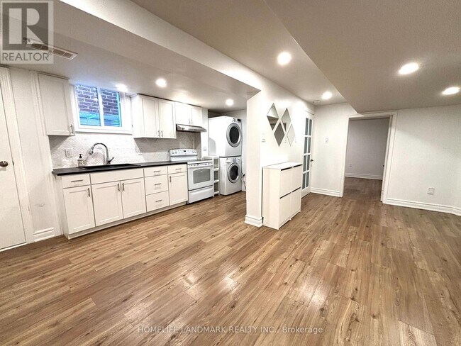 9 Marisa Ct in Vaughan, ON - Building Photo - Building Photo
