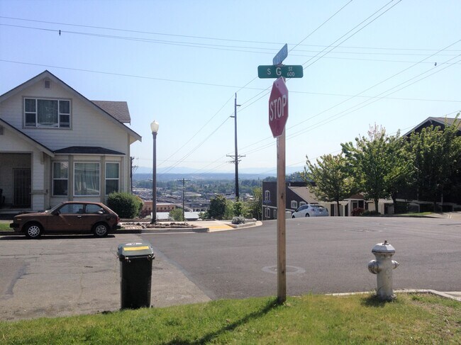 1956 S G St, Unit C in Tacoma, WA - Building Photo - Building Photo