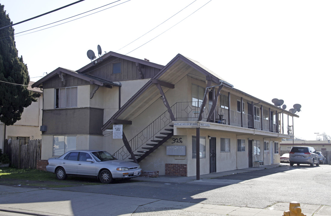 326 Dumont Ave in Hayward, CA - Foto de edificio