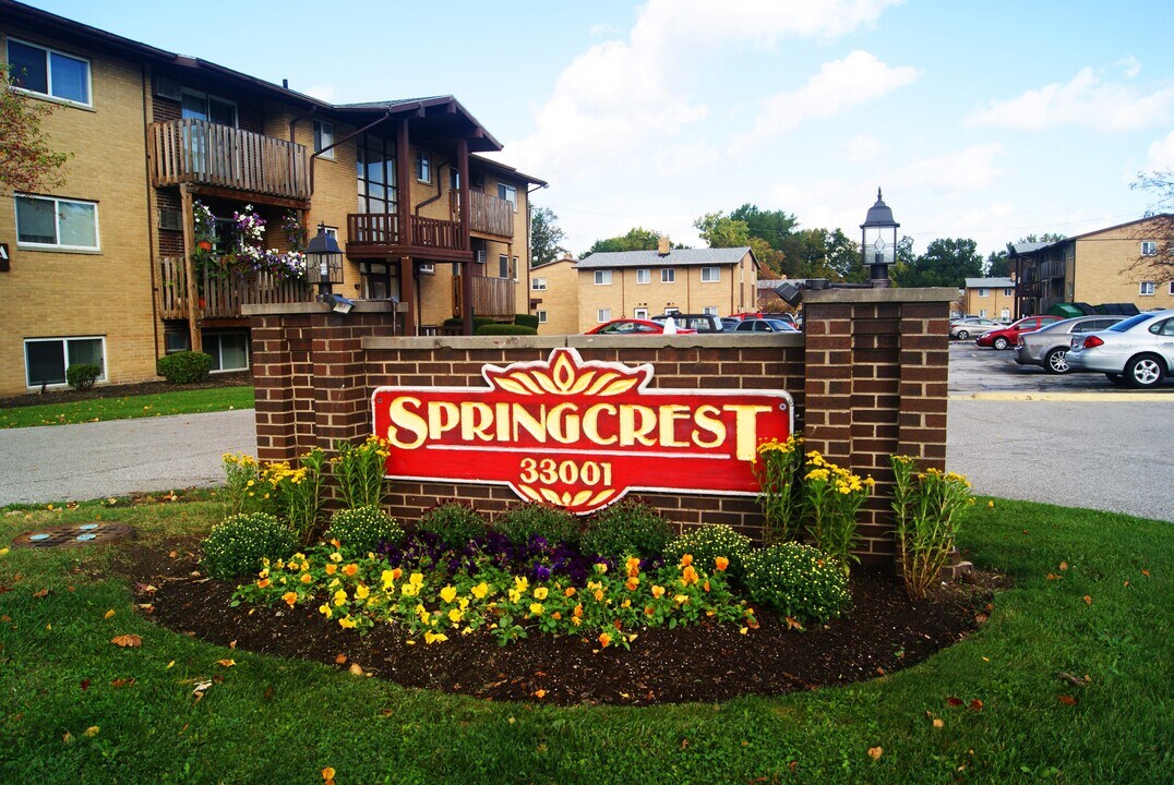 Springcrest Apartments in Willowick, OH - Building Photo