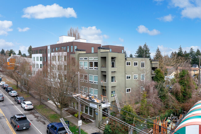 Beautiful City Living Close to Beaches in Seattle, WA - Building Photo - Building Photo