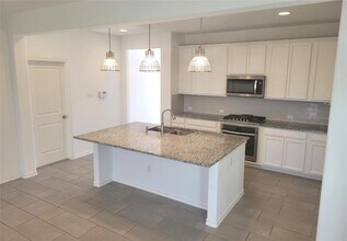 17104 Casanova Ave in Pflugerville, TX - Foto de edificio - Building Photo