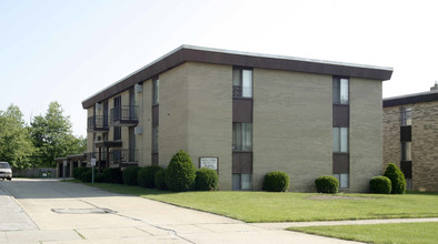 Maple Park Apartments in Maple Heights, OH - Building Photo - Building Photo