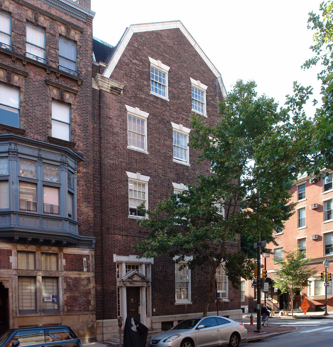 345-347 S 18th St in Philadelphia, PA - Foto de edificio - Building Photo