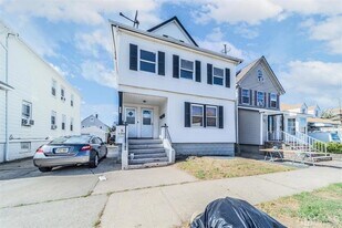 125 Lowell St, Unit 2 in Carteret, NJ - Building Photo
