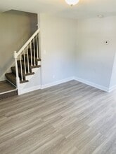 945 St Agnes Ln in Woodlawn, MD - Foto de edificio - Building Photo