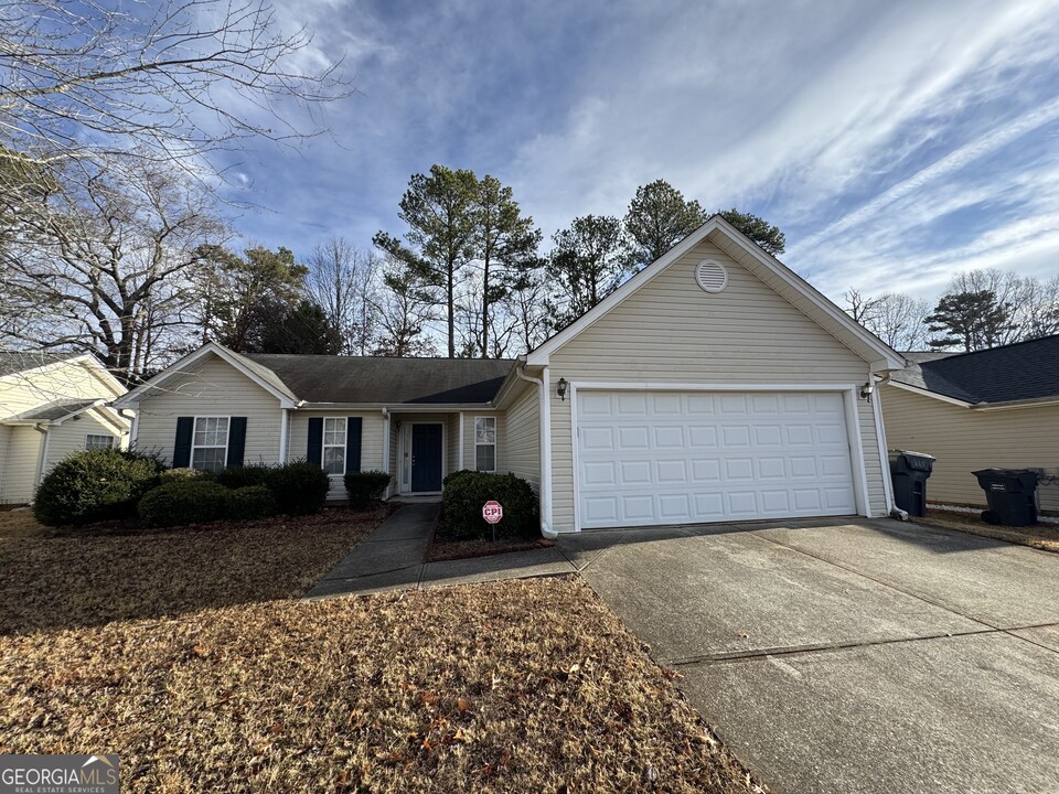 154 Amelia Garden Way SE in Lawrenceville, GA - Building Photo