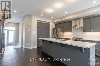310 Wabasso Ln in Ottawa, ON - Building Photo - Building Photo