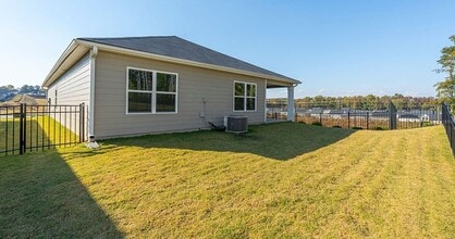 Poplar Village in Newnan, GA - Foto de edificio - Building Photo