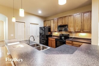 7820 Riverwood Oaks Dr in Riverview, FL - Foto de edificio - Building Photo