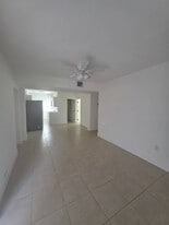 330 SW 79th Ct in Miami, FL - Building Photo