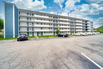 950 Hillcrest Dr in Hollywood, FL - Foto de edificio - Building Photo