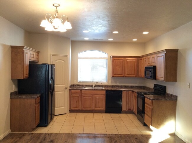 423 N 2480 W in Hurricane, UT - Building Photo - Building Photo