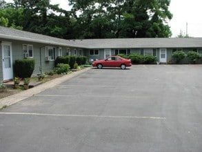 300 Lincoln St in Fairview, OR - Building Photo - Building Photo