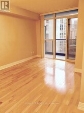 25-1025 Carlton St. in Toronto, ON - Building Photo - Building Photo