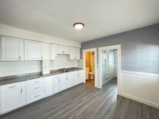 property at 559 Silver St