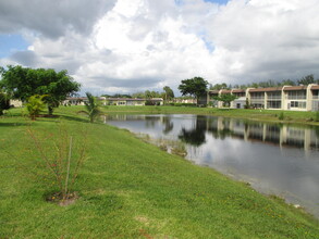 206 Lake Meryl Dr in West Palm Beach, FL - Building Photo - Building Photo