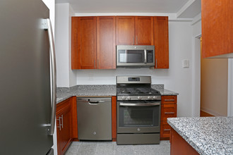 192 E 75th St in New York, NY - Building Photo - Interior Photo