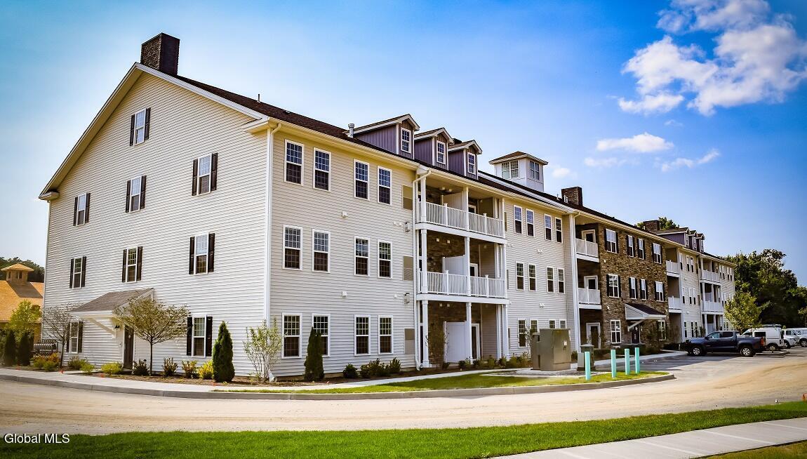 25 Hastings Dr in Colonie, NY - Building Photo