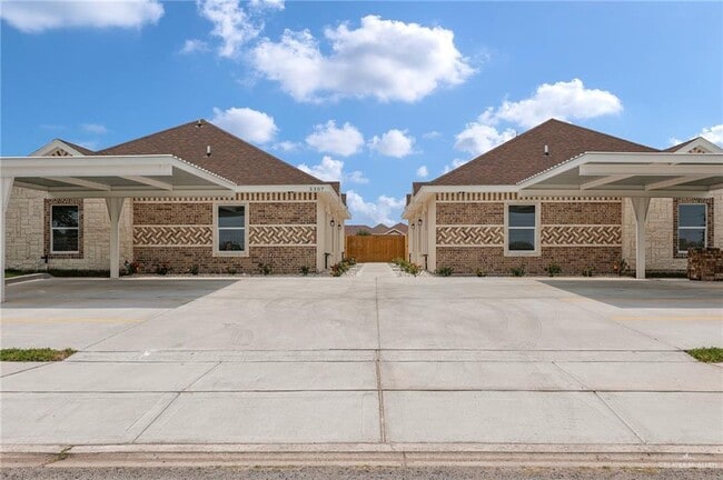 property at 3307 Aurora Ln