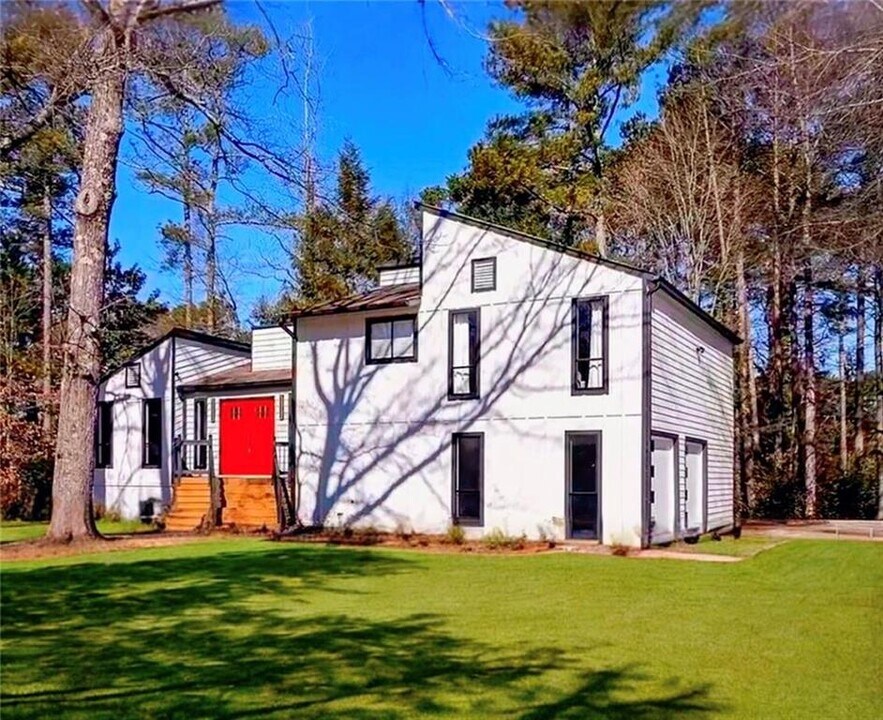 2645 Shadow Woods Cir NE in Marietta, GA - Building Photo