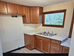 95 R Aldrich St in Granby, MA - Building Photo - Building Photo