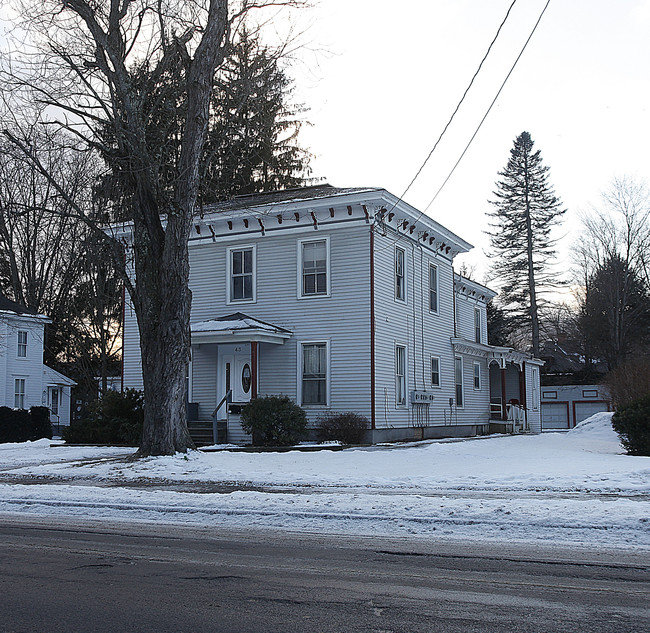 43 Maple St in Oneonta, NY - Foto de edificio - Building Photo