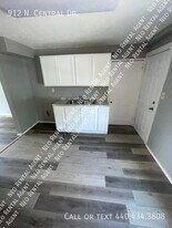 912 N Central Dr in Lorain, OH - Building Photo