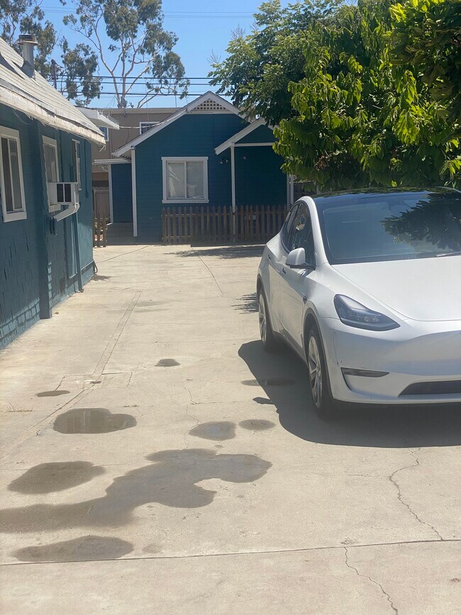 1372 Gaviota Ave, Unit B in Long Beach, CA - Building Photo - Building Photo