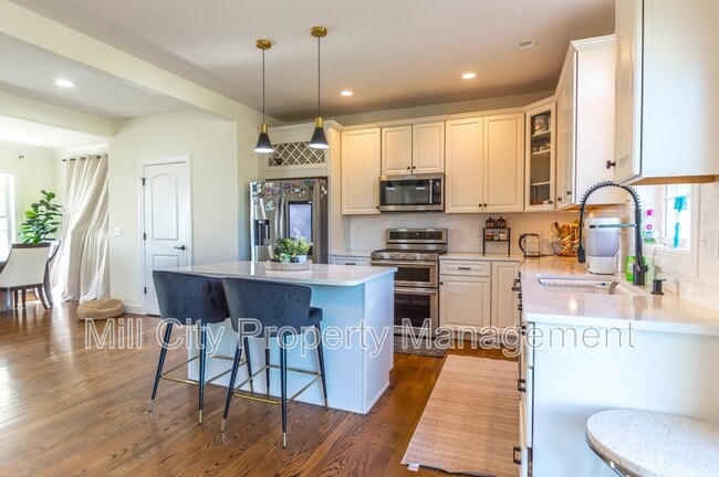 8 Colleen Cir in Hooksett, NH - Building Photo - Building Photo