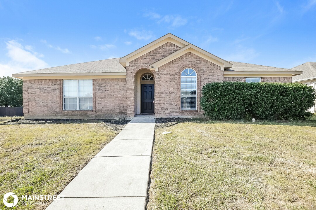 346 McMurtry Dr in Arlington, TX - Foto de edificio