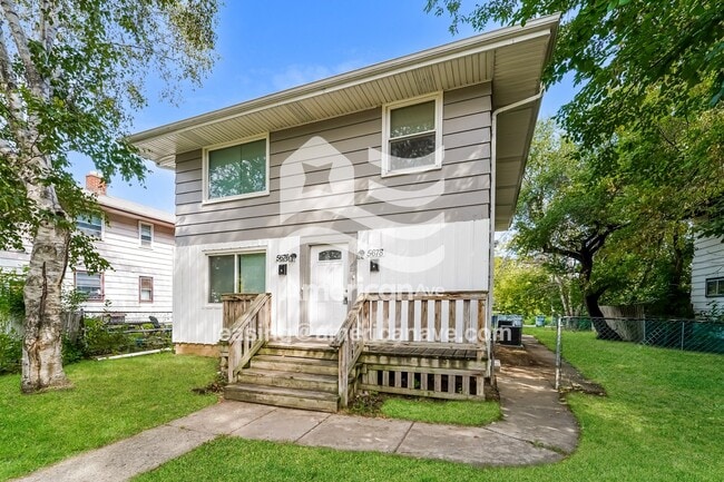 5676#5676 North 61st Street, 53218; #1323338 - 1323338 in Milwaukee, WI - Foto de edificio - Building Photo