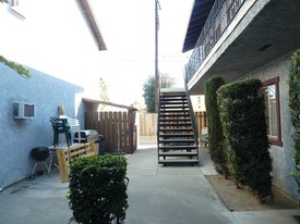 5544 McCulloch Ave in Temple City, CA - Foto de edificio - Building Photo