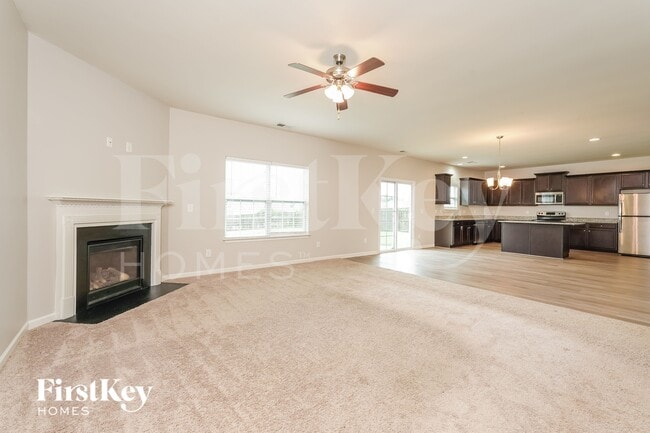 3283 Grandview Club Rd in Winston-Salem, NC - Foto de edificio - Building Photo