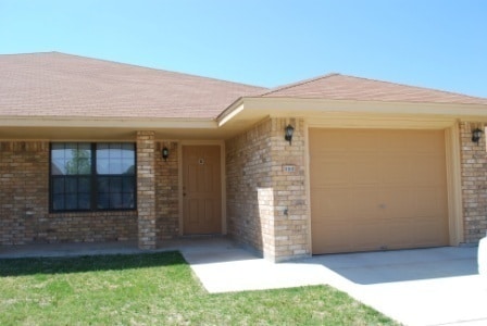 property at 910 Crymes Ln