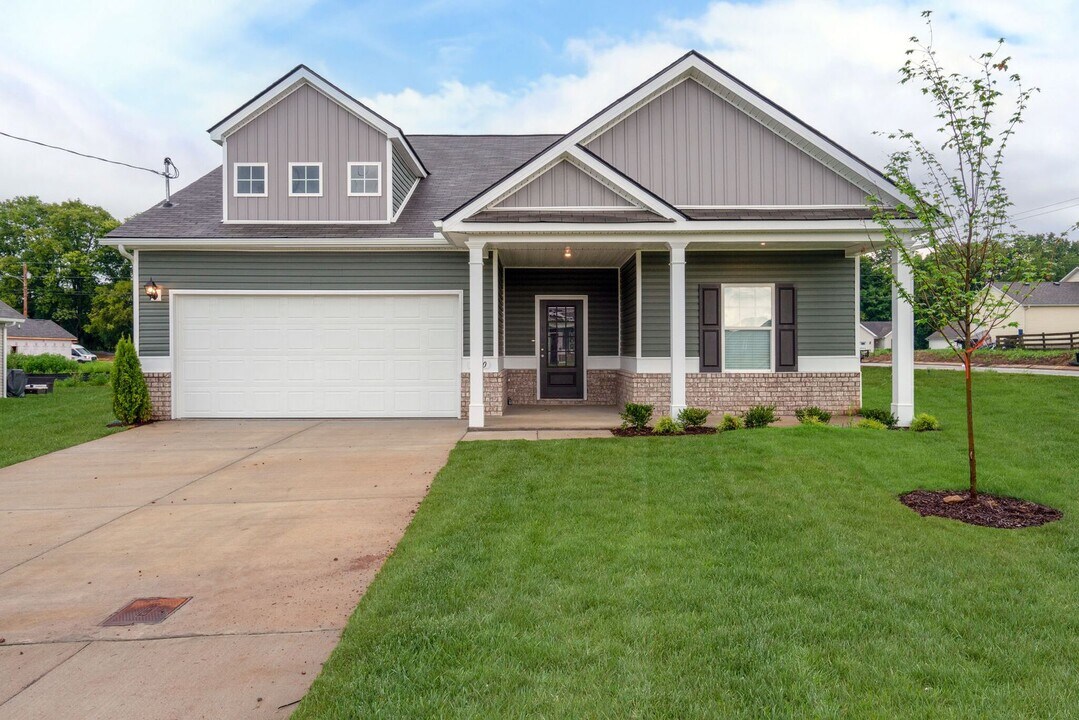 2100 Franks Ct in Columbia, TN - Building Photo