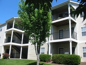 Cambury Hills Apartments in Omaha, NE - Foto de edificio - Building Photo