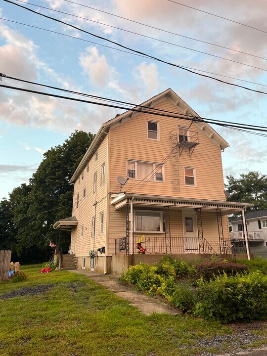 94 Old Colony Ave, Unit 3 in Somerset, MA - Building Photo