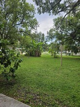 6220 12th St in Zephyrhills, FL - Foto de edificio - Building Photo