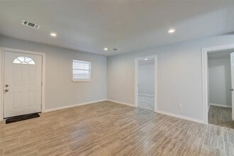 7351 Calais Rd in Houston, TX - Building Photo - Building Photo